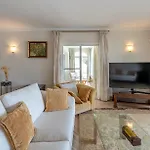 Awesome 3 Bedroom Apart. W/ 4 Terraces, Pool & Parking