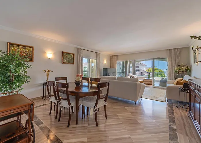 Awesome 3 Bedroom Apart. W/ 4 Terraces, Pool & Parking