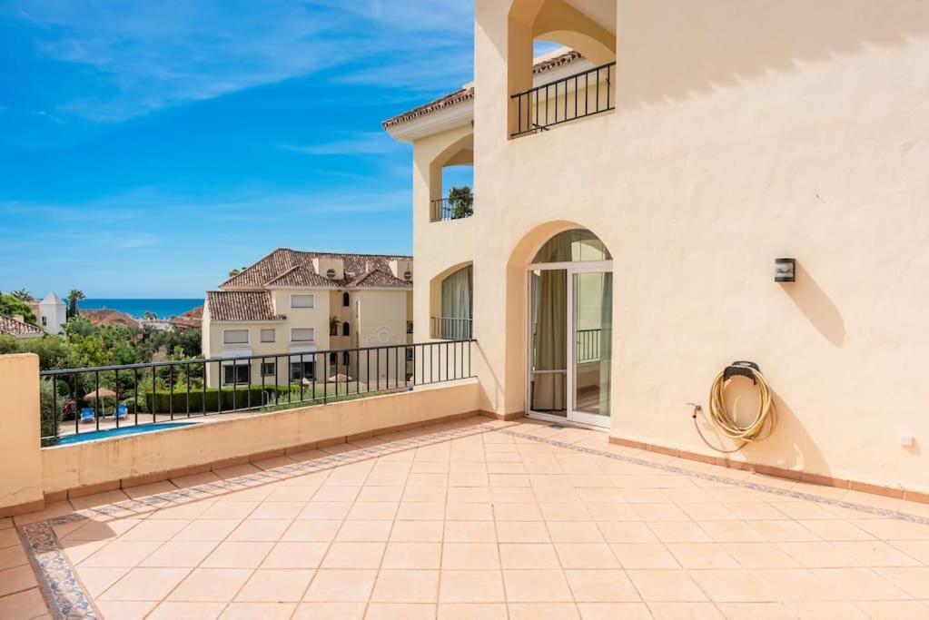 Awesome 3 Bedroom Apart. W/ 4 Terraces, Pool & Parking Apartment *