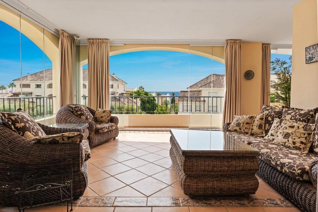 Awesome 3 Bedroom Apart. W/ 4 Terraces, Pool & Parking * Marbella