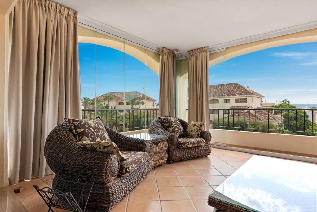 Apartment Awesome 3 Bedroom Apart. W/ 4 Terraces, Pool & Parking Marbella