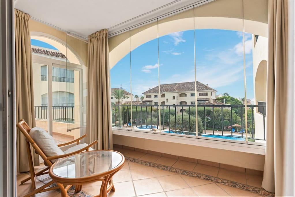 Awesome 3 Bedroom Apart. W/ 4 Terraces, Pool & Parking *