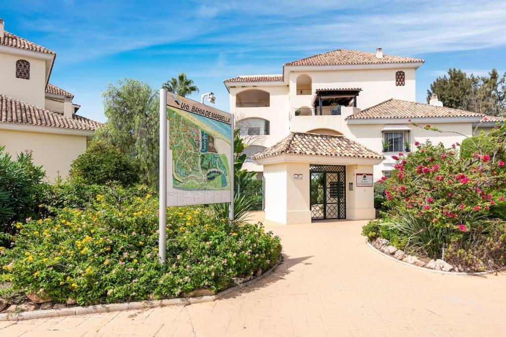 Apartment Awesome 3 Bedroom Apart. W/ 4 Terraces, Pool & Parking