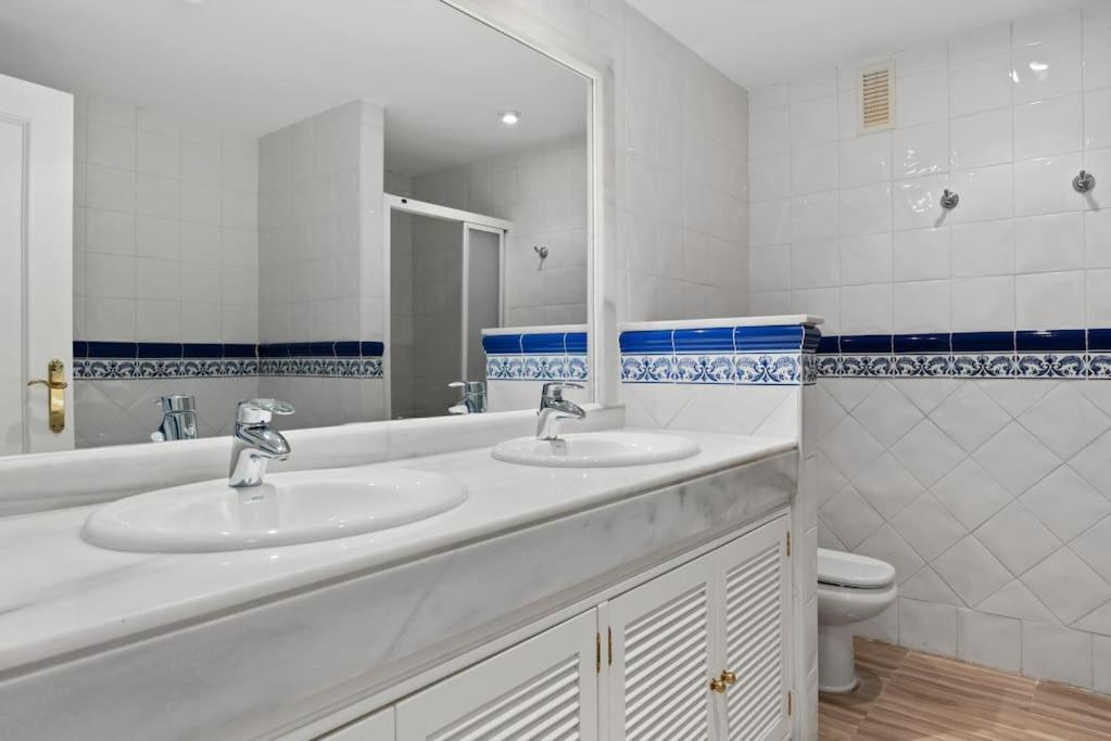 Awesome 3 Bedroom Apart. W/ 4 Terraces, Pool & Parking Marbella
