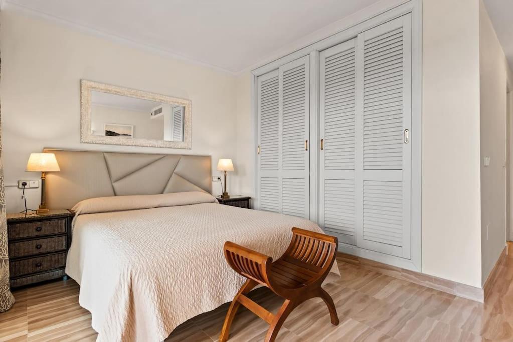 Apartment Awesome 3 Bedroom Apart. W/ 4 Terraces, Pool & Parking