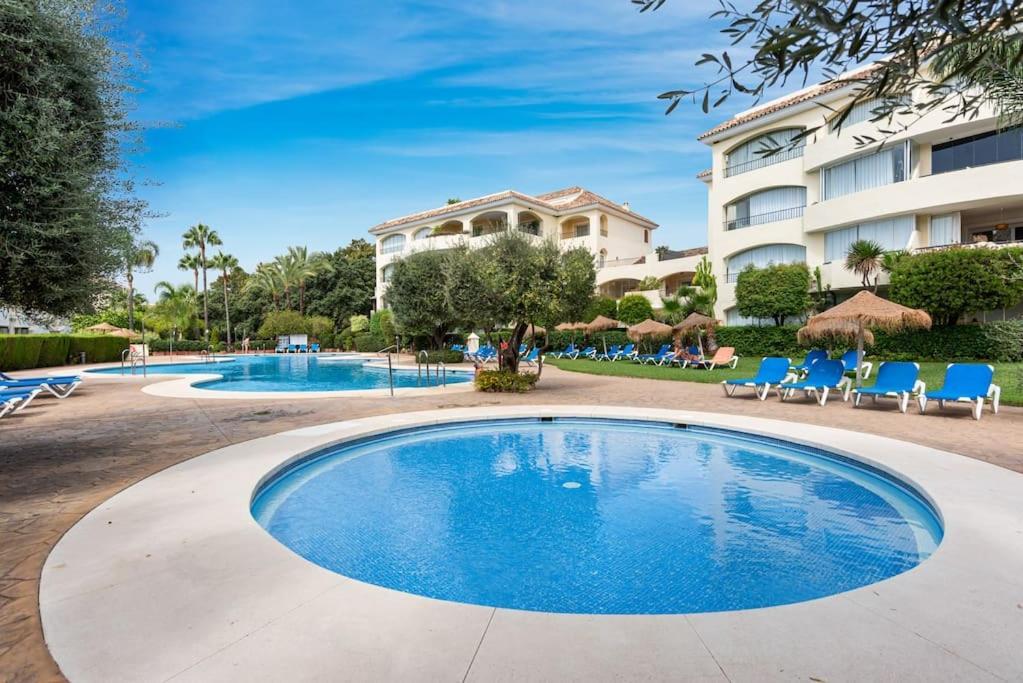 Awesome 3 Bedroom Apart. W/ 4 Terraces, Pool & Parking Apartment