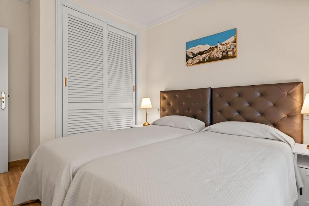Apartment Awesome 3 Bedroom Apart. W/ 4 Terraces, Pool & Parking Marbella