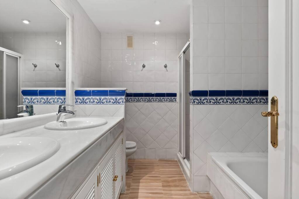Apartment Awesome 3 Bedroom Apart. W/ 4 Terraces, Pool & Parking