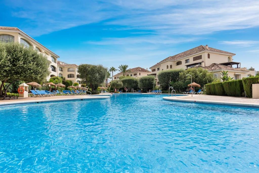 Apartment Awesome 3 Bedroom Apart. W/ 4 Terraces, Pool & Parking *