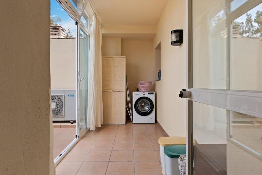 Apartment Awesome 3 Bedroom Apart. W/ 4 Terraces, Pool & Parking Marbella