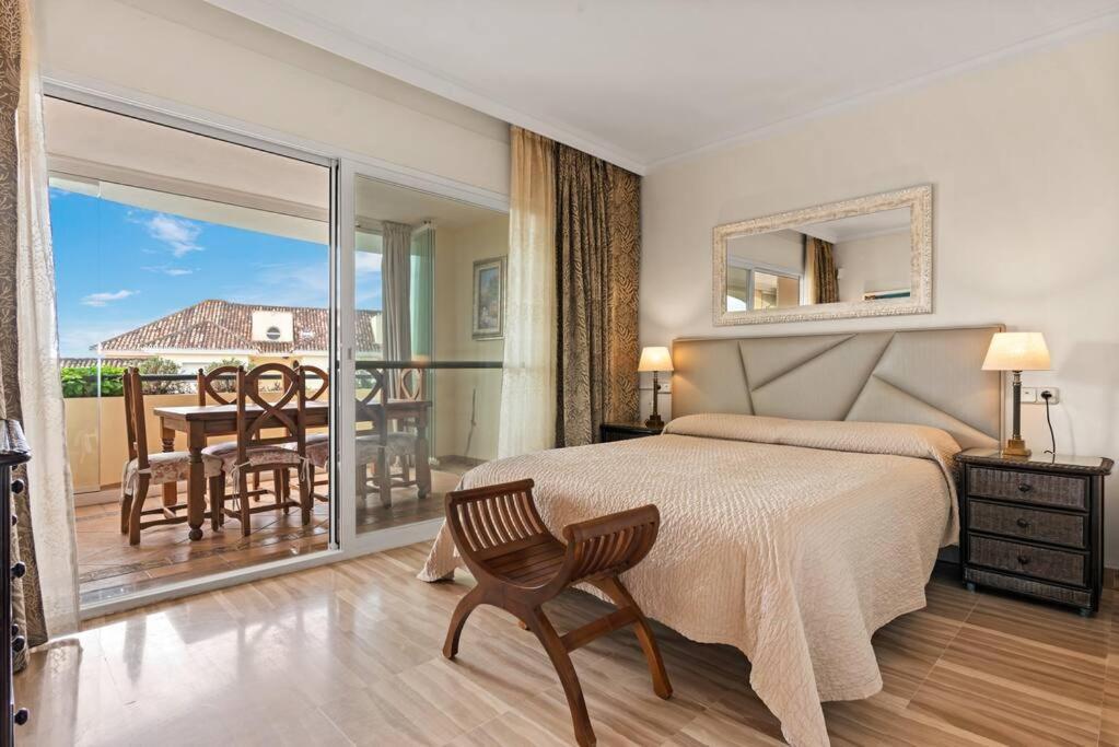 Awesome 3 Bedroom Apart. W/ 4 Terraces, Pool & Parking * Marbella