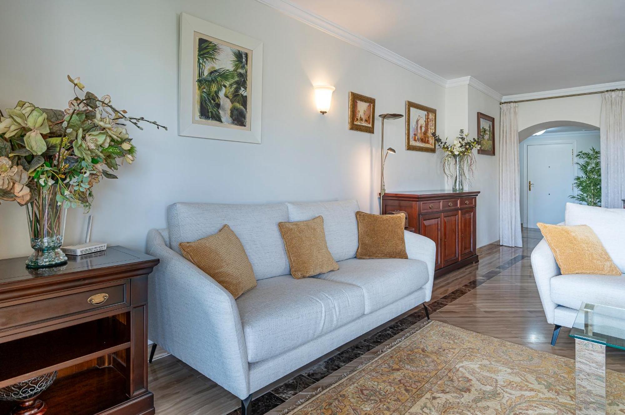 Awesome 3 Bedroom Apart. W/ 4 Terraces, Pool & Parking * Marbella