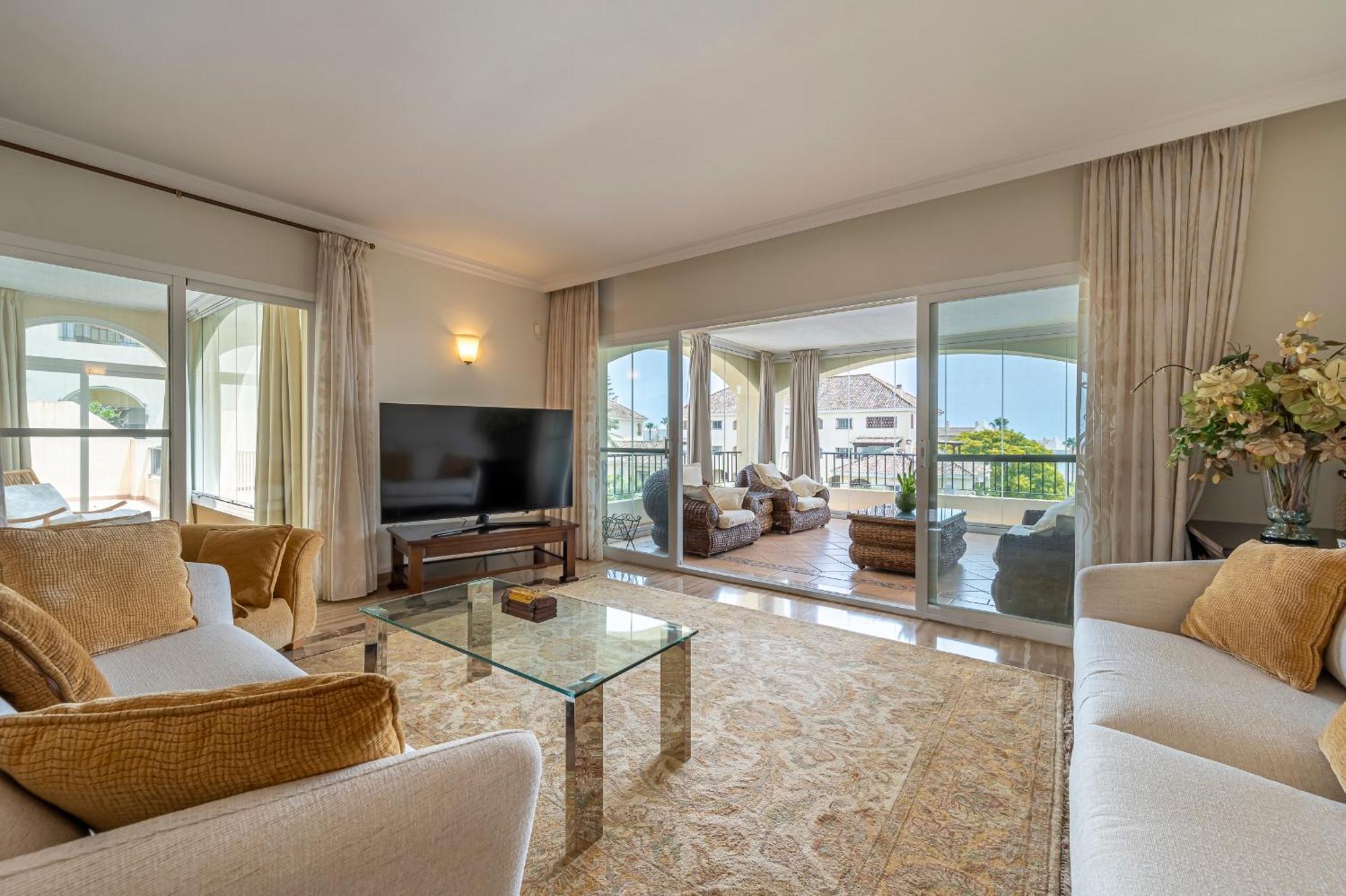 Awesome 3 Bedroom Apart. W/ 4 Terraces, Pool & Parking