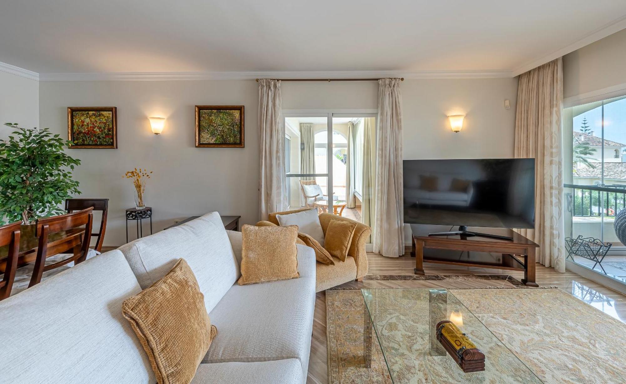Apartment Awesome 3 Bedroom Apart. W/ 4 Terraces, Pool & Parking